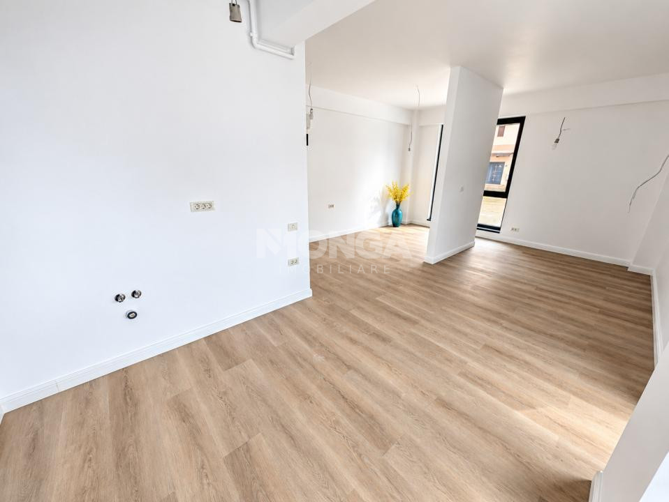 Camera principală și bucătăria garsonierei de 32,5 m² din Libertății Residence